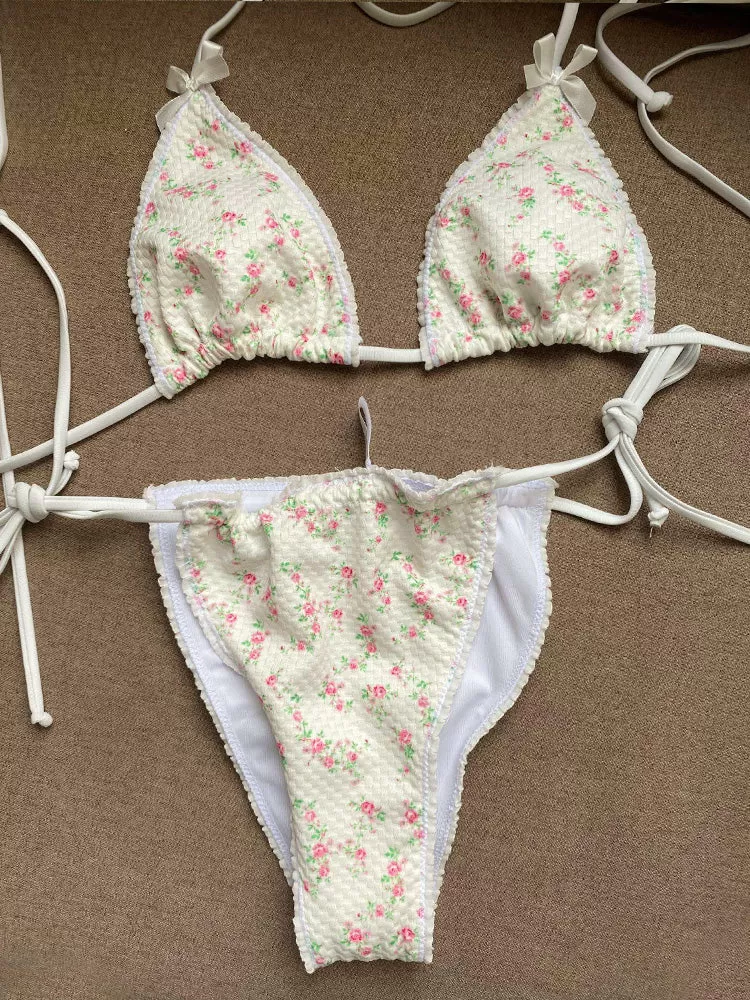 Bikini mit süßer Blumenschleife