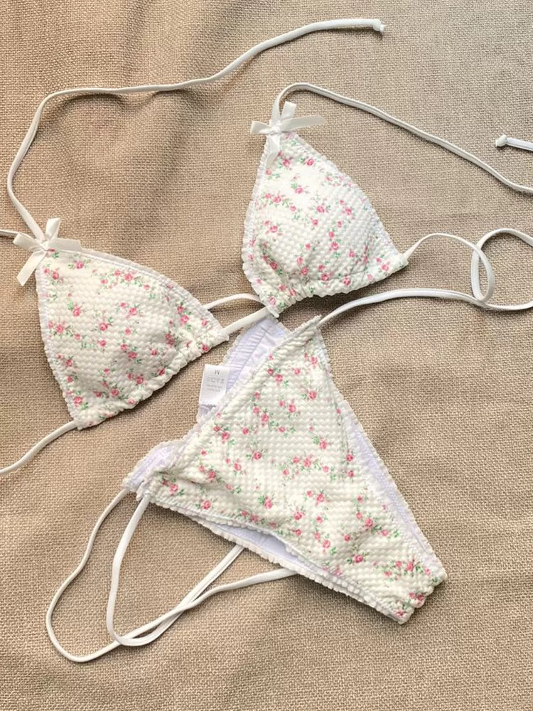 Bikini mit süßer Blumenschleife