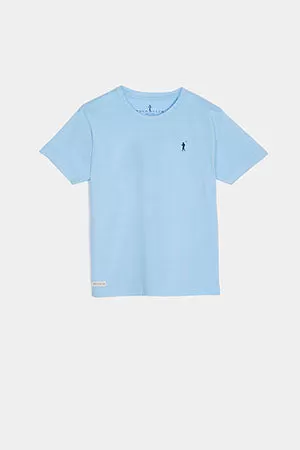 Camiseta azul celeste con pequeño logo bordado