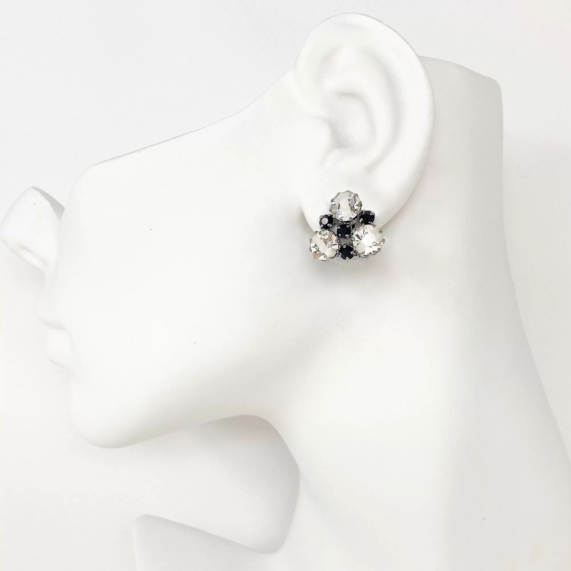 IZZY clear and black rhinestone clip earrings