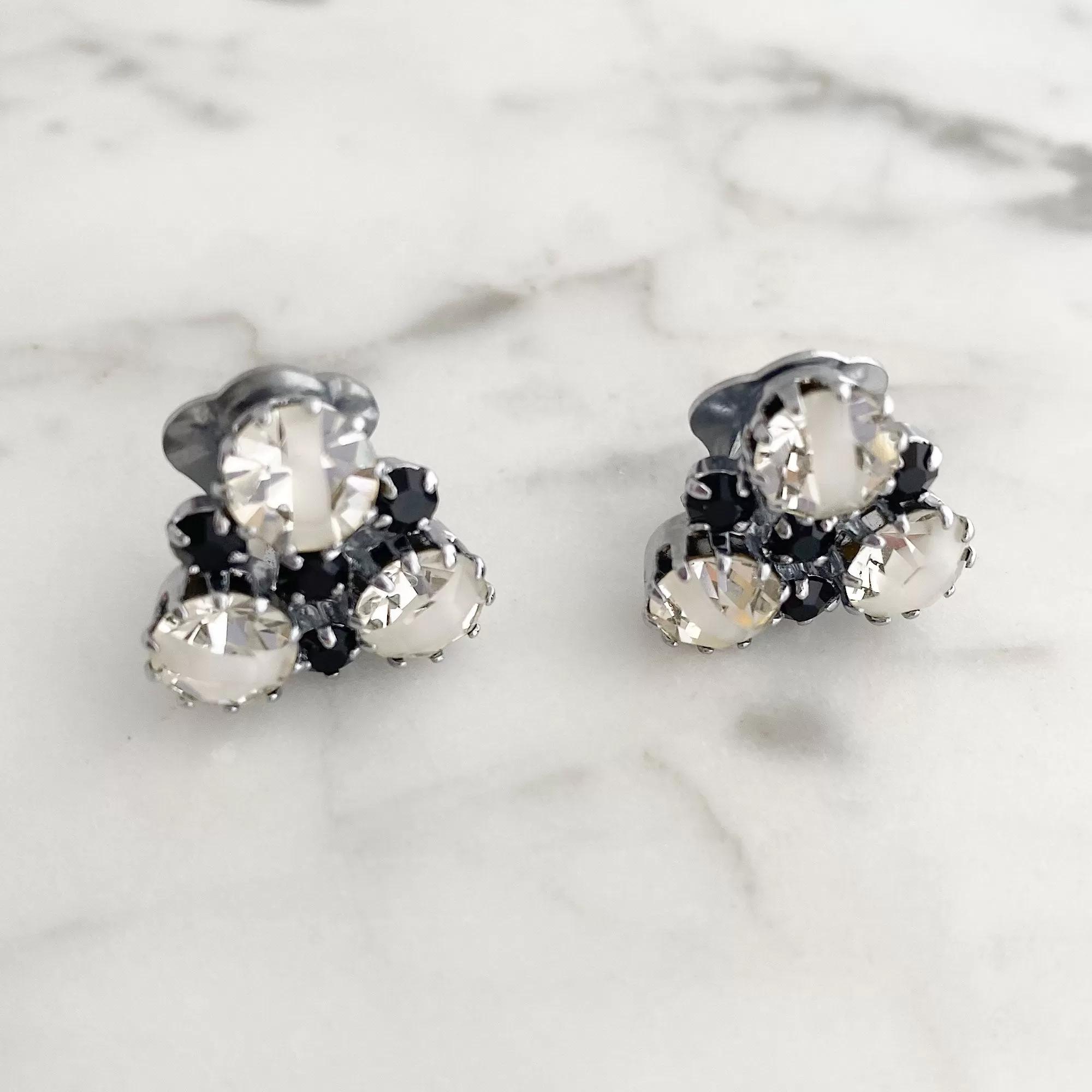 IZZY clear and black rhinestone clip earrings