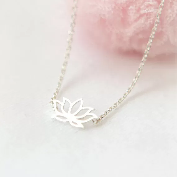 Lotus Necklace in silver