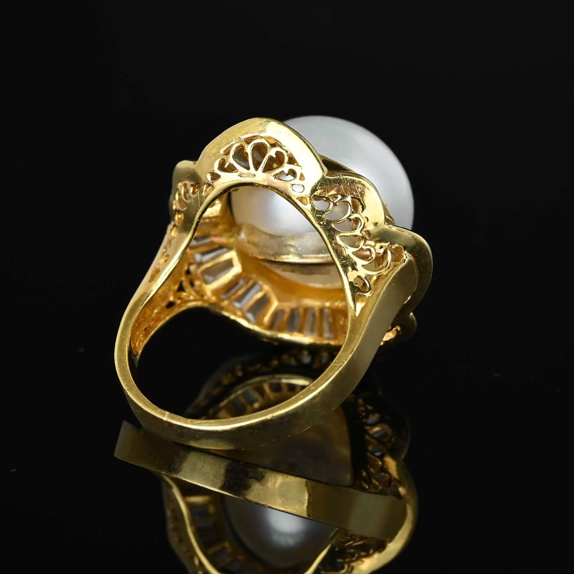 Magnificent 18K Gold Pearl Ballerina Ring