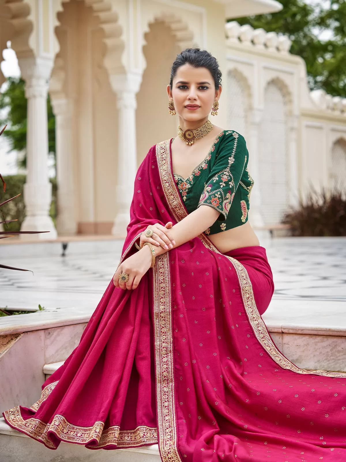 Odette Women Magenta Saree With Unstitched Blouse