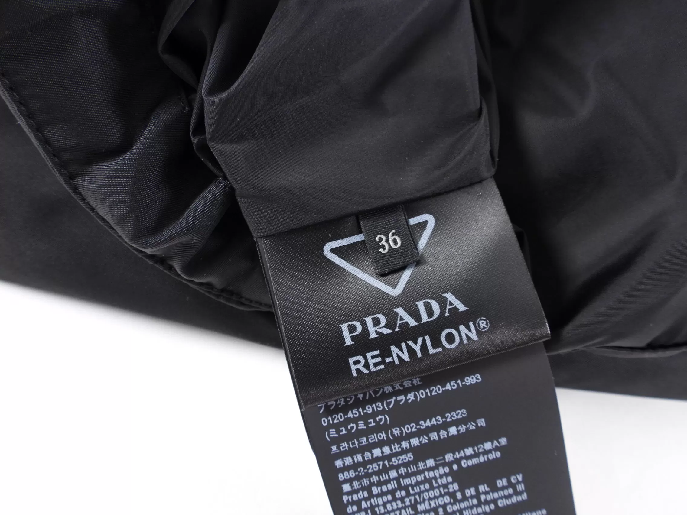 Prada Black Nylon Crop Quilted Re-Edition Puffer Jacket - IT36 / XS / USA 2