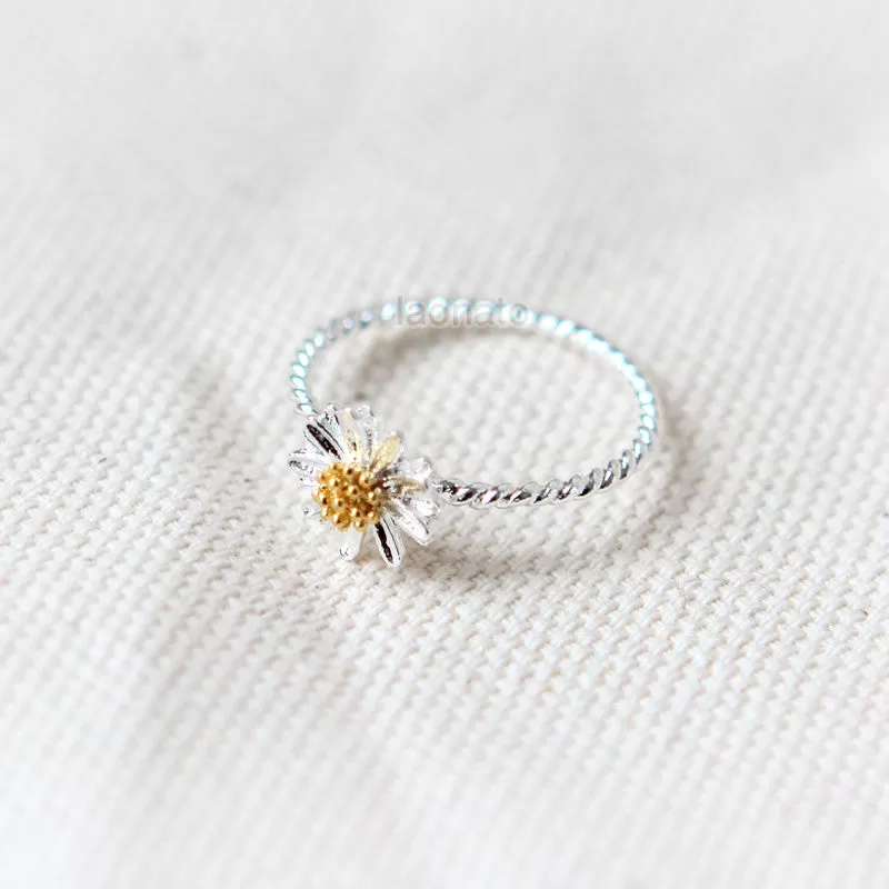 Tiny Silver Daisy Ring