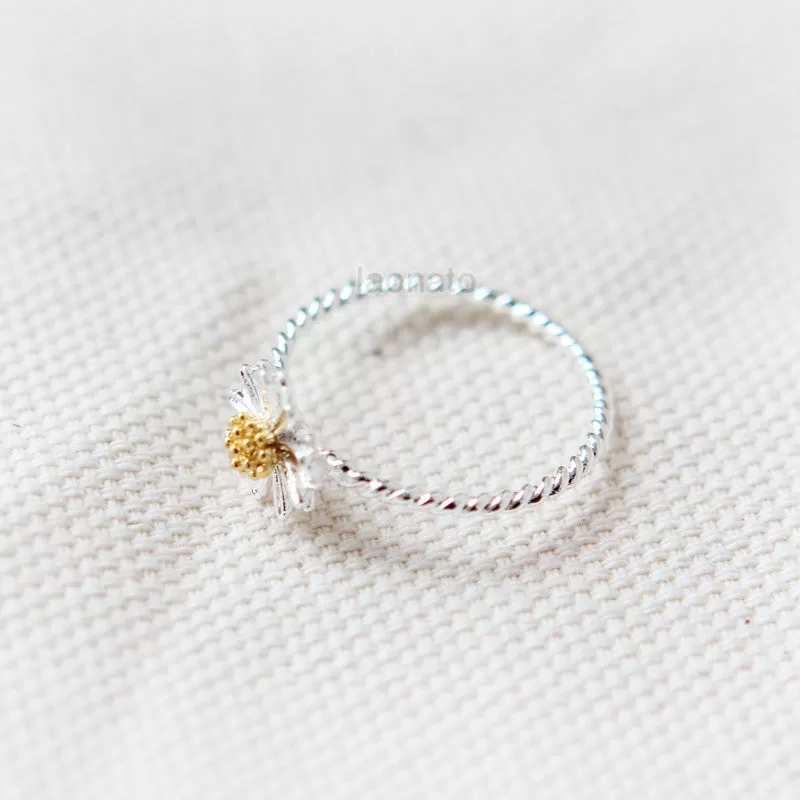 Tiny Silver Daisy Ring