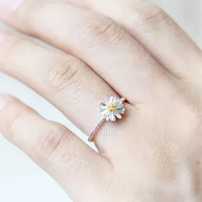 Tiny Silver Daisy Ring