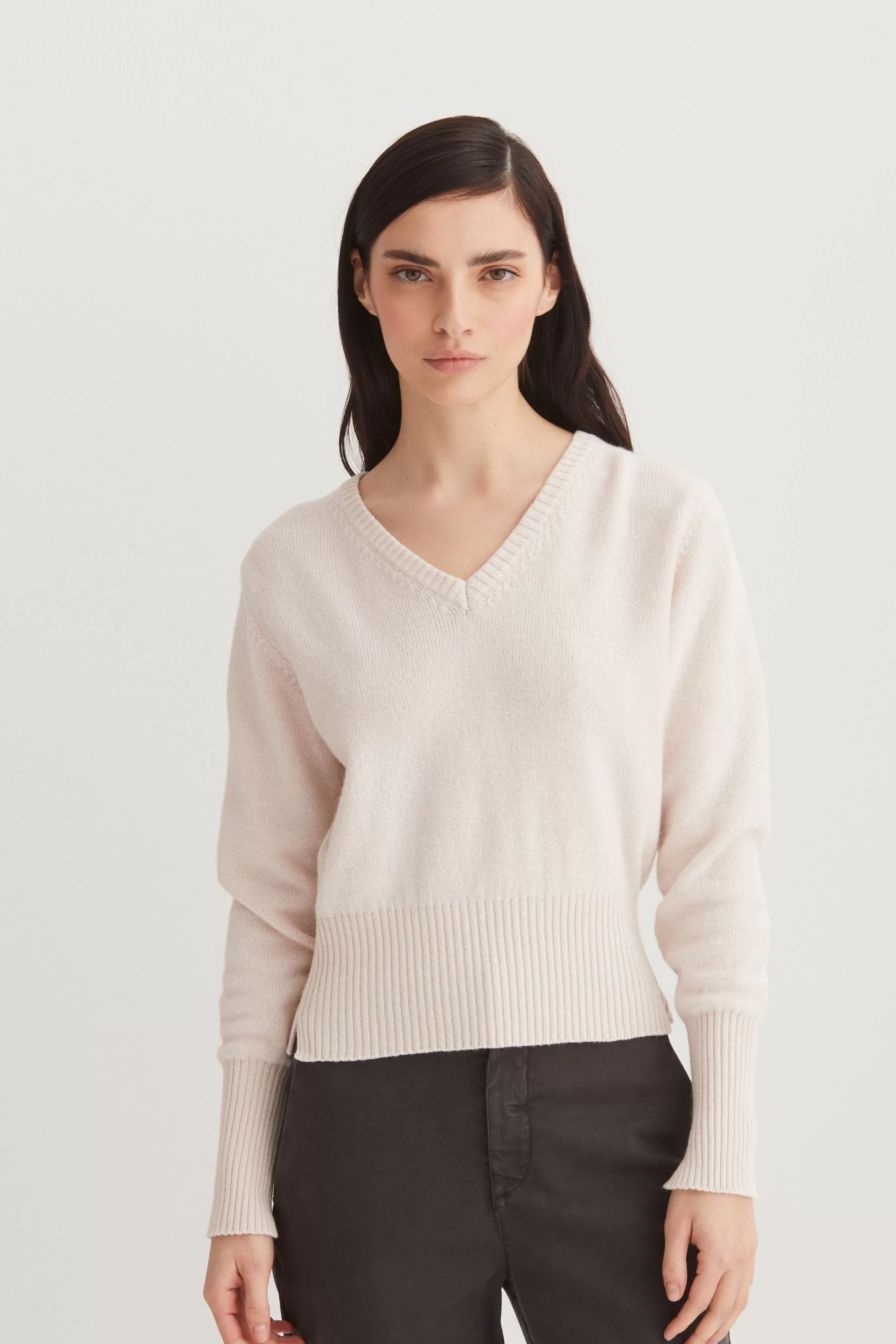 V-Neck Pullover M570 9500