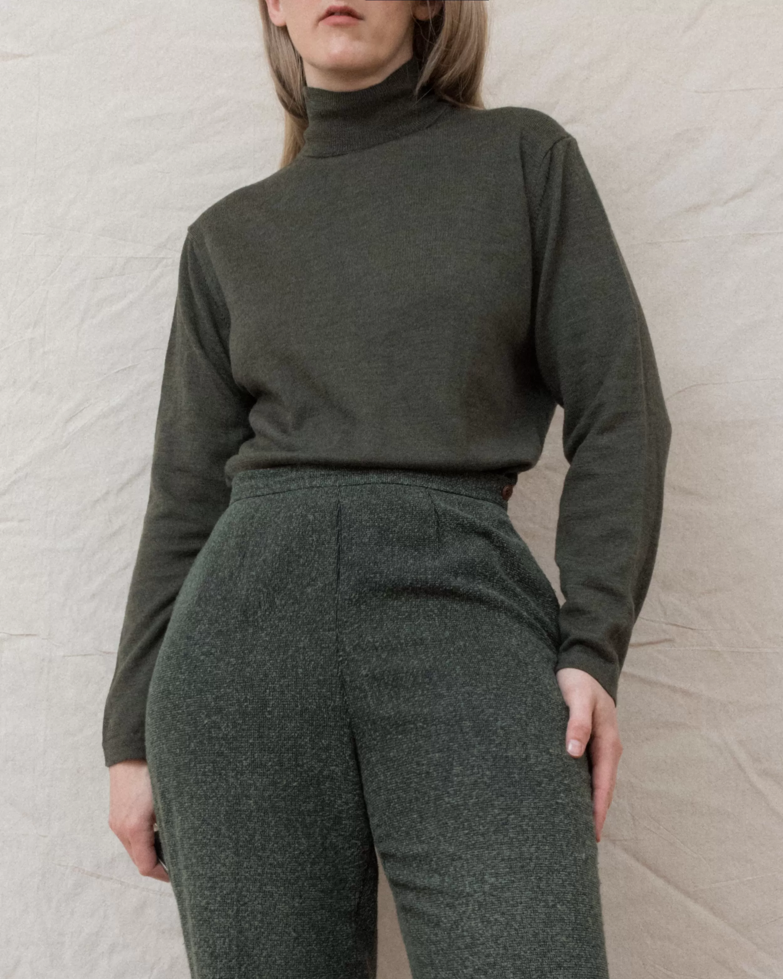 Vintage Olive Turtleneck Knit Sweater (S/M)