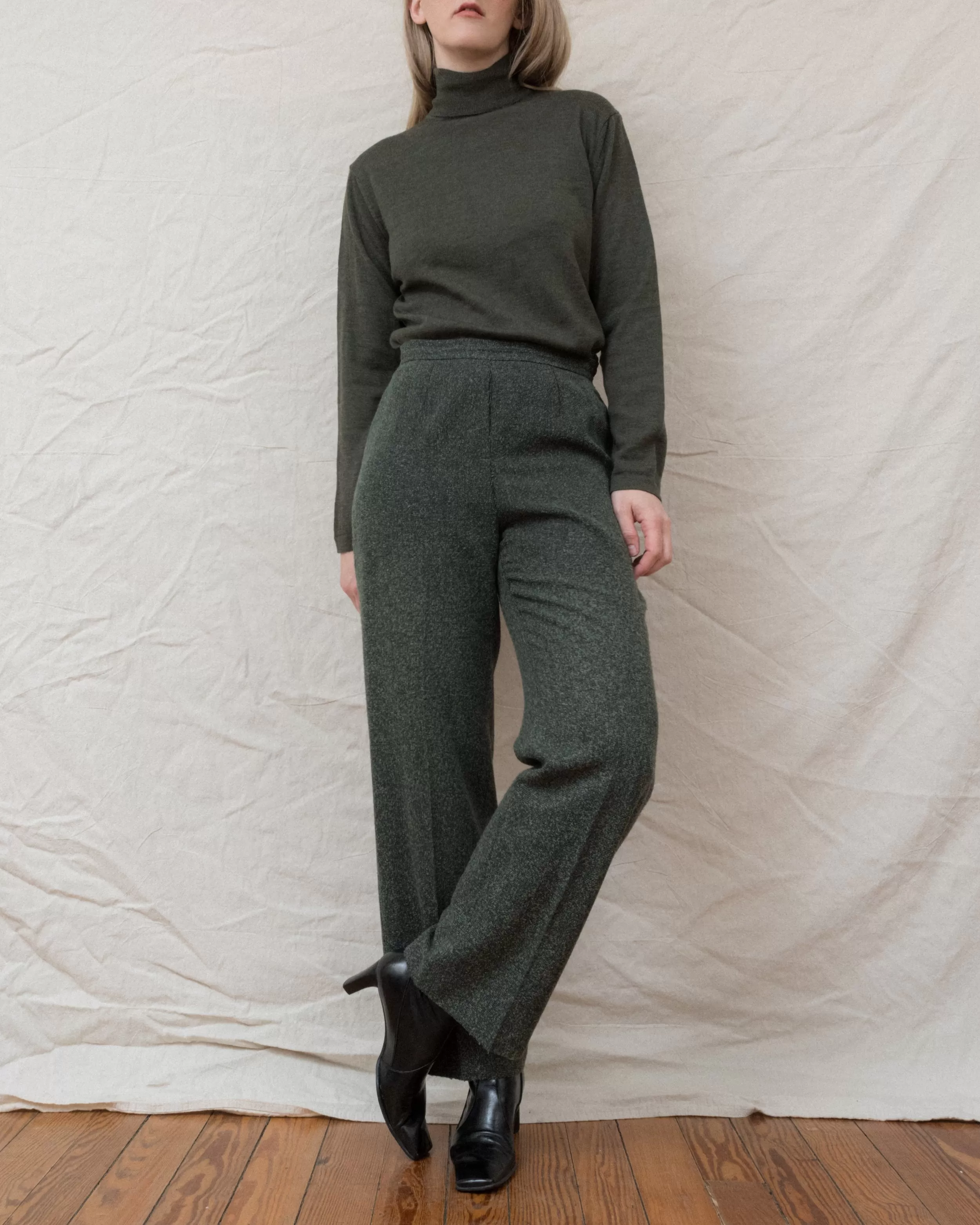 Vintage Olive Turtleneck Knit Sweater (S/M)